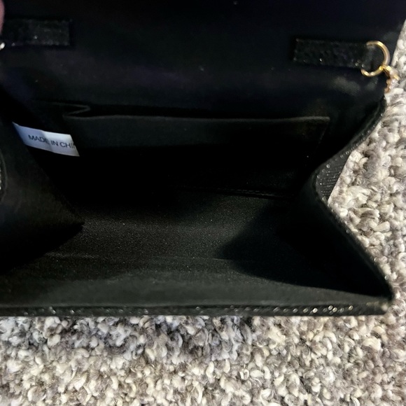 Sparkly bow front purse - Picture 3 of 3